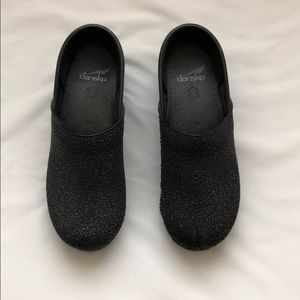 Black Dansco Clogs ~ unique design detail